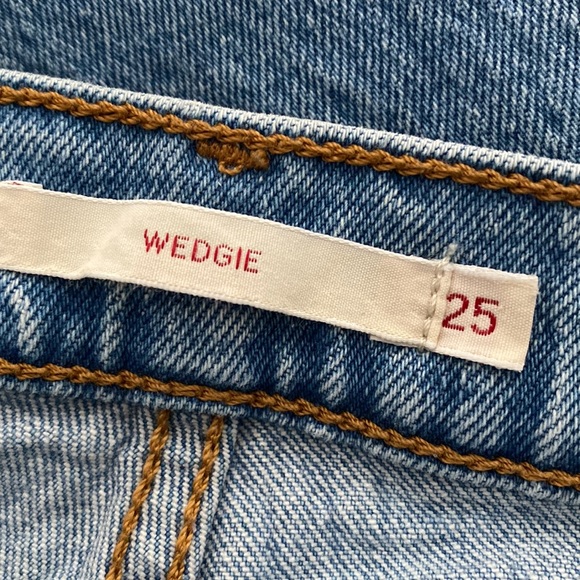 Levi’s Wedgie 25 - Picture 3 of 6